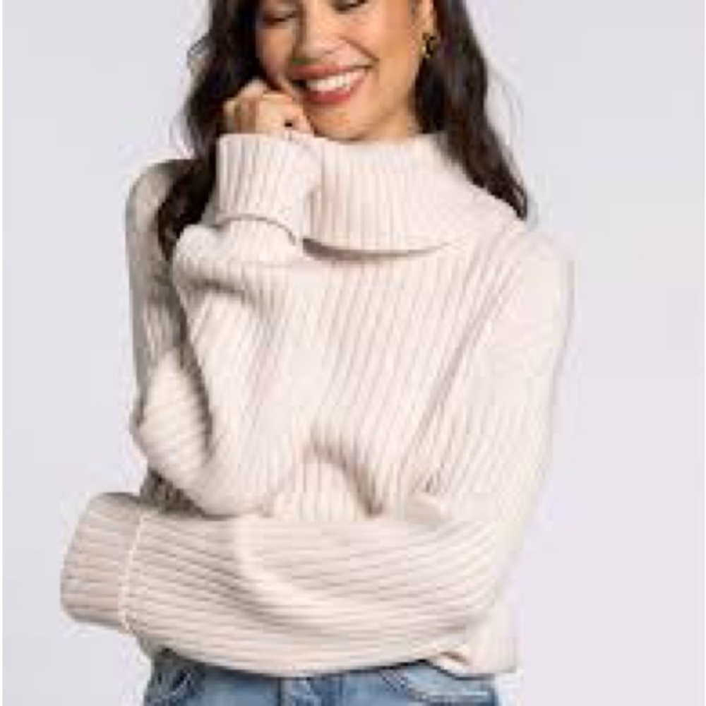 Weekend Los Angeles Cozy Cream Turtleneck Sweater